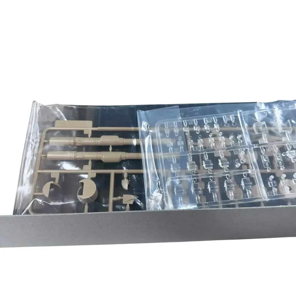 Tiger Model 4629 1/35 German Main Battle Tank Leopard II Revolution I New Open